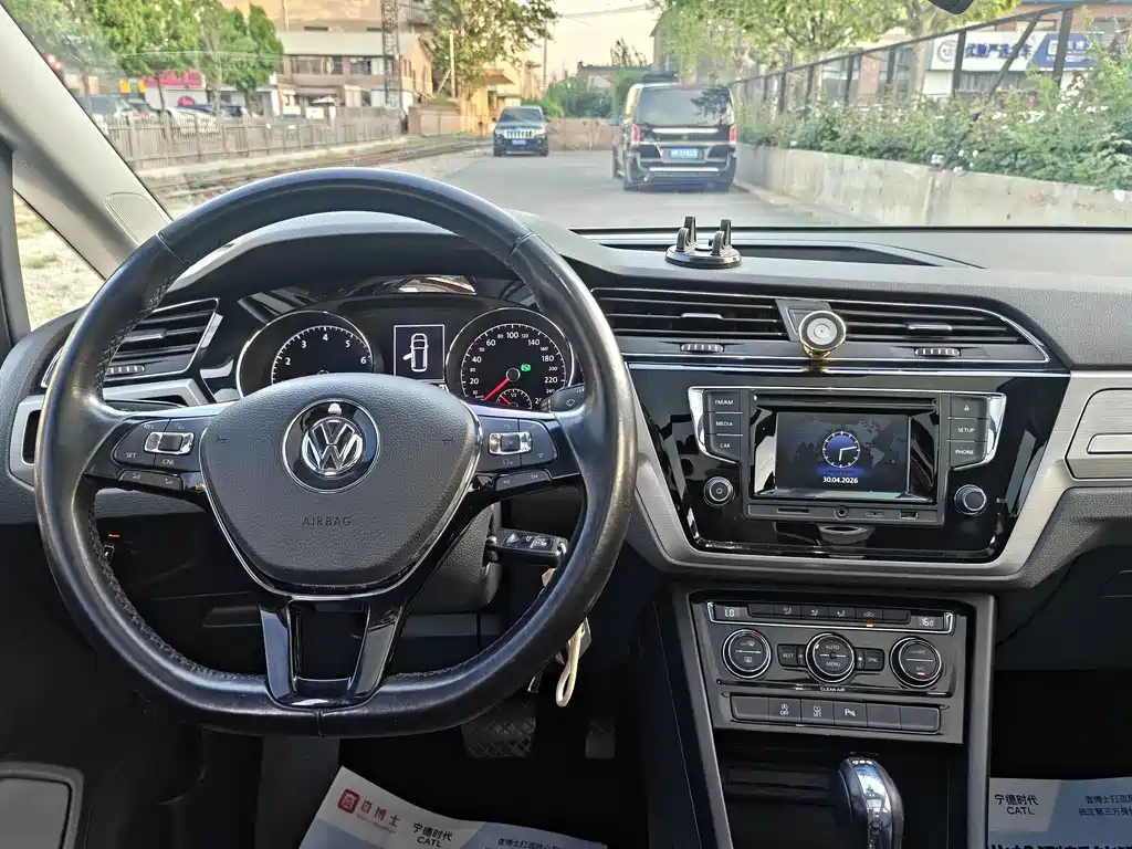 Volkswagen Touran 2017 — фото 17