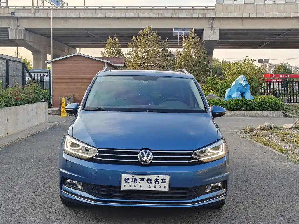 Volkswagen Touran 2017 — фото 2
