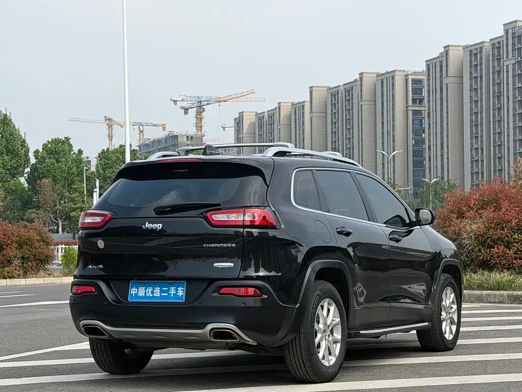 Jeep Cherokee 2017 — фото 11