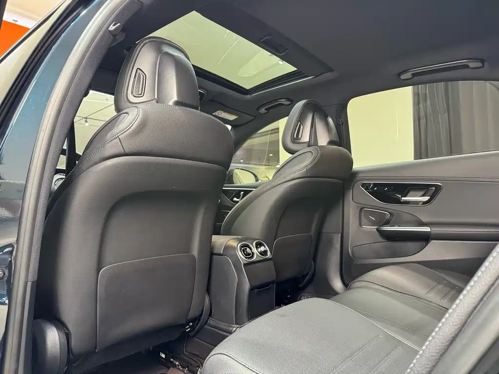 Mercedes-Benz C-Class 2023 — фото 18