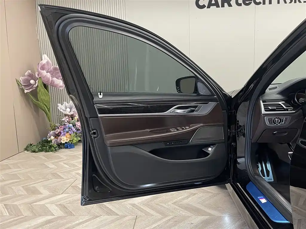 BMW 7 Series 2019 — фото 15