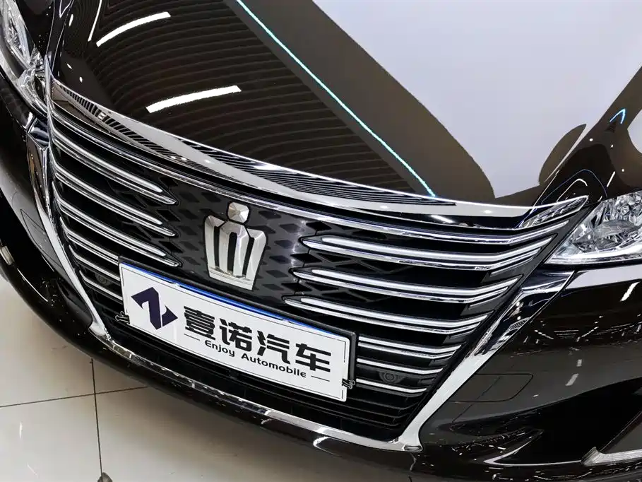 Toyota Crown 2017 — фото 10