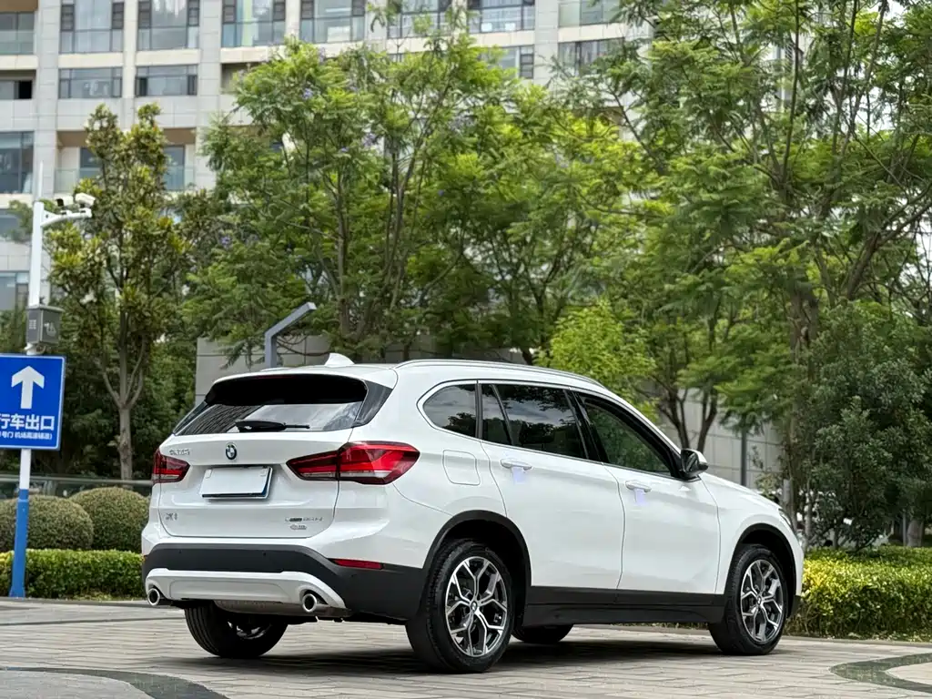 BMW X1 2021 — фото 7