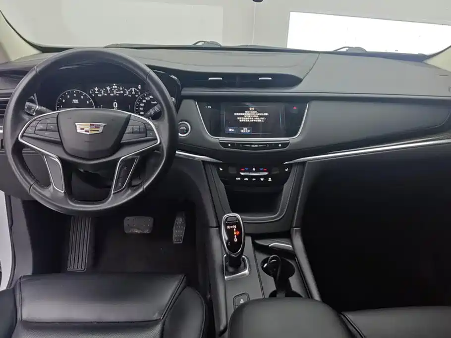 Cadillac XT5 2018 — фото 12