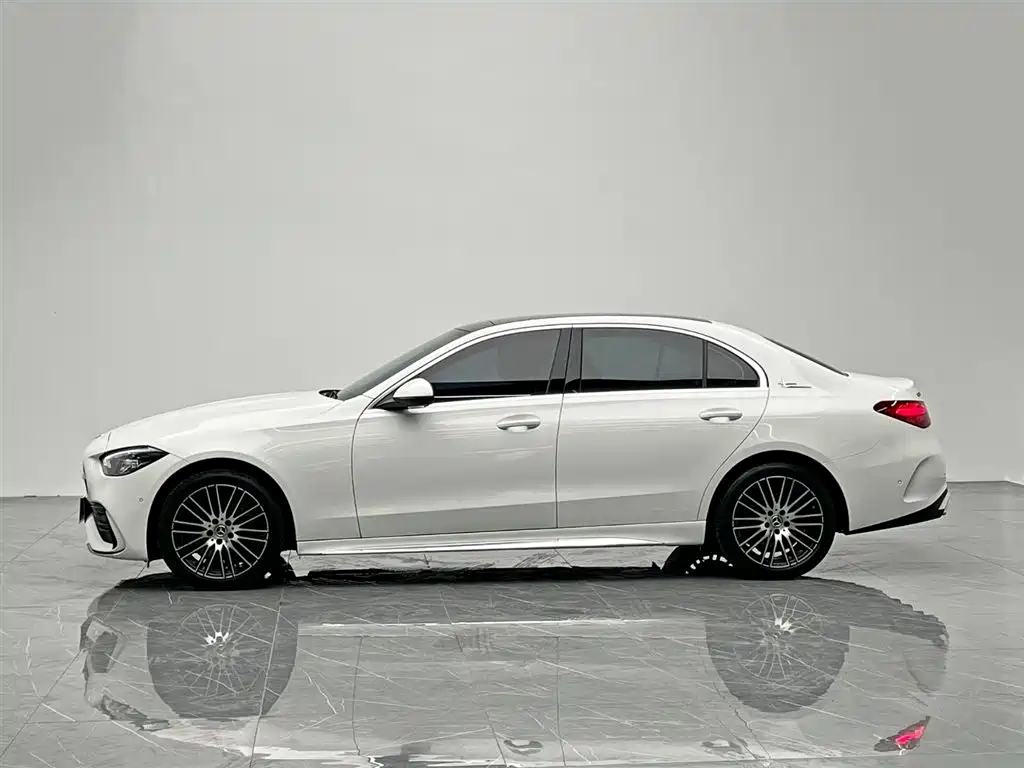 Mercedes-Benz C-Class 2024 — фото 3