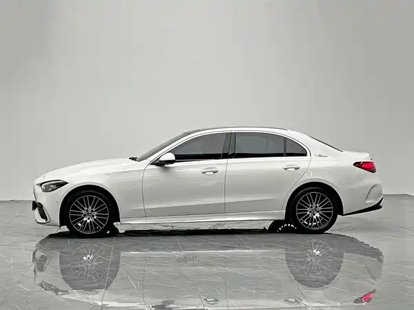 Mercedes-Benz C-Class 2024