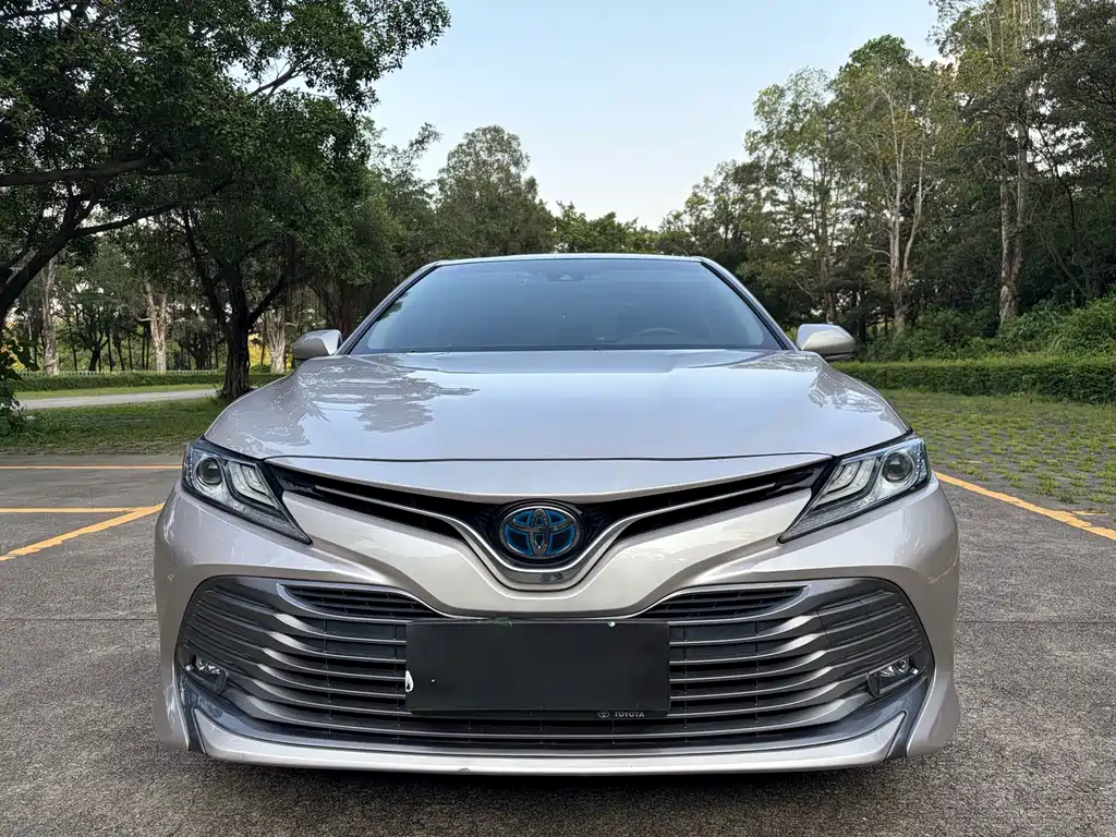 Toyota Camry 2021 — фото 2
