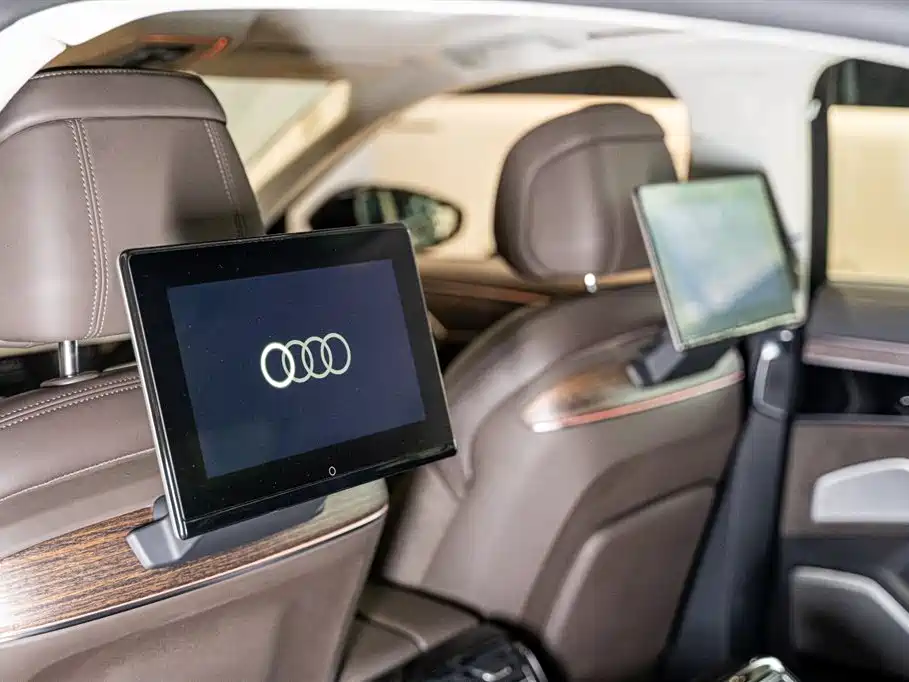 Audi A8 2021 — фото 12