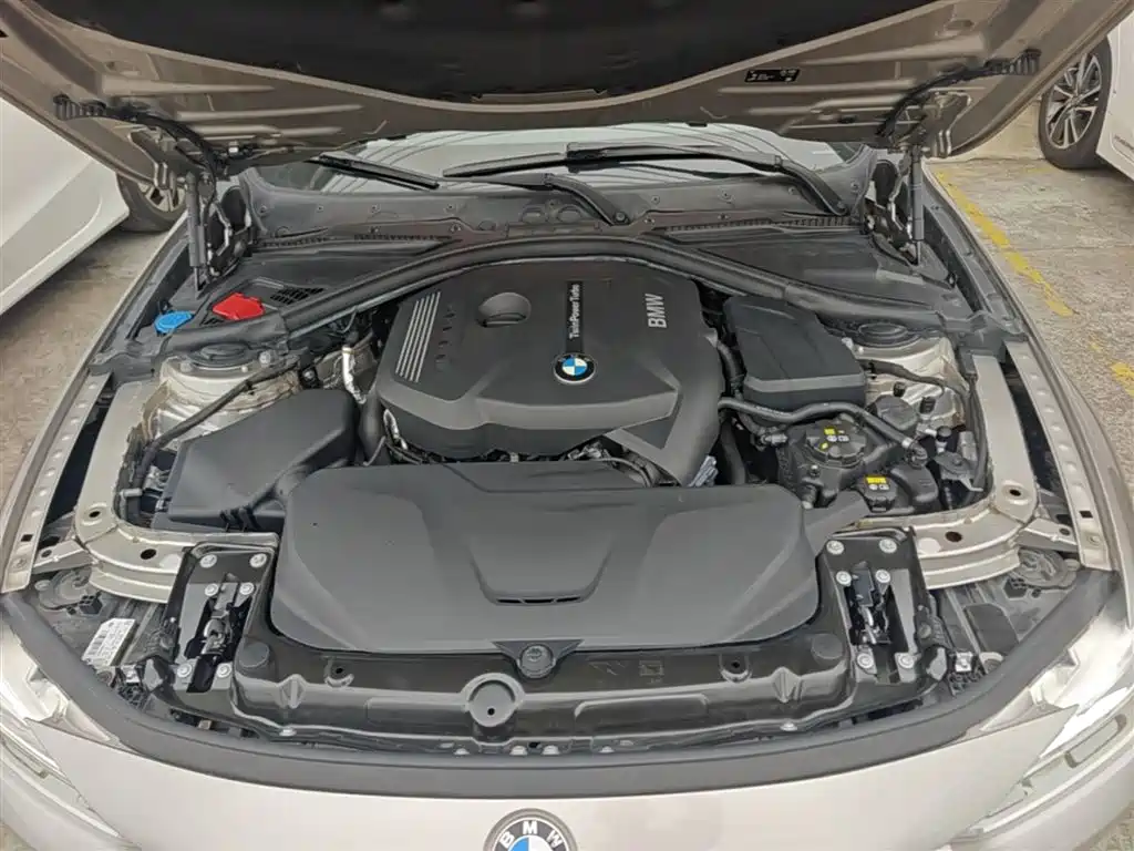 BMW 3 Series 2018 — фото 16