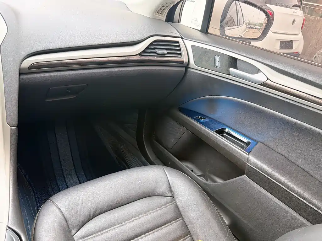 Ford Mondeo 2016 — фото 14