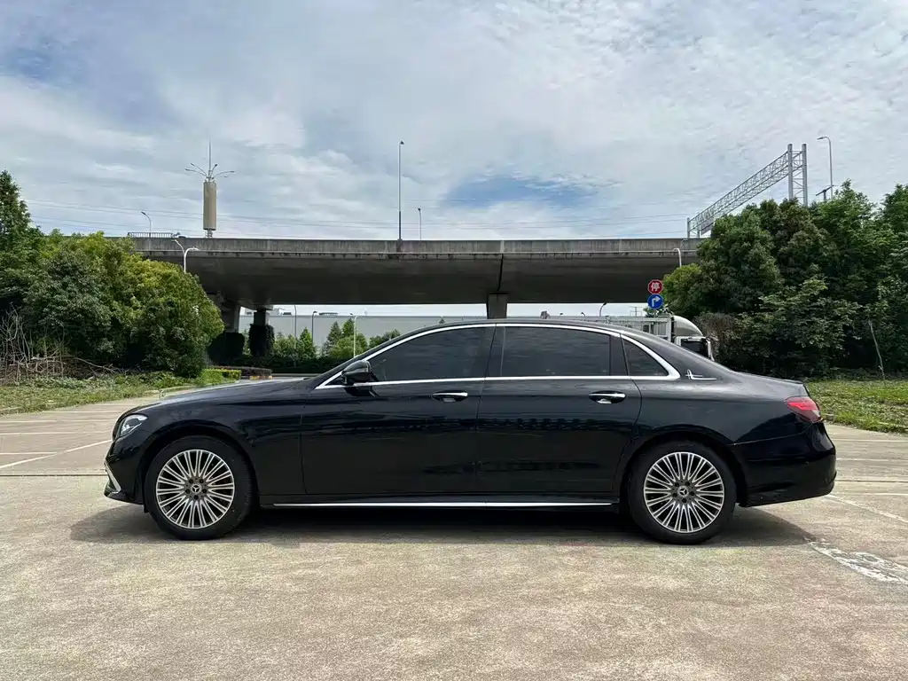 Mercedes-Benz E-Class 2022 — фото 4