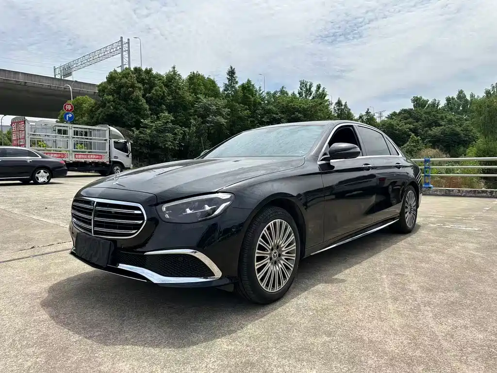 Mercedes-Benz E-Class 2022 — фото 1