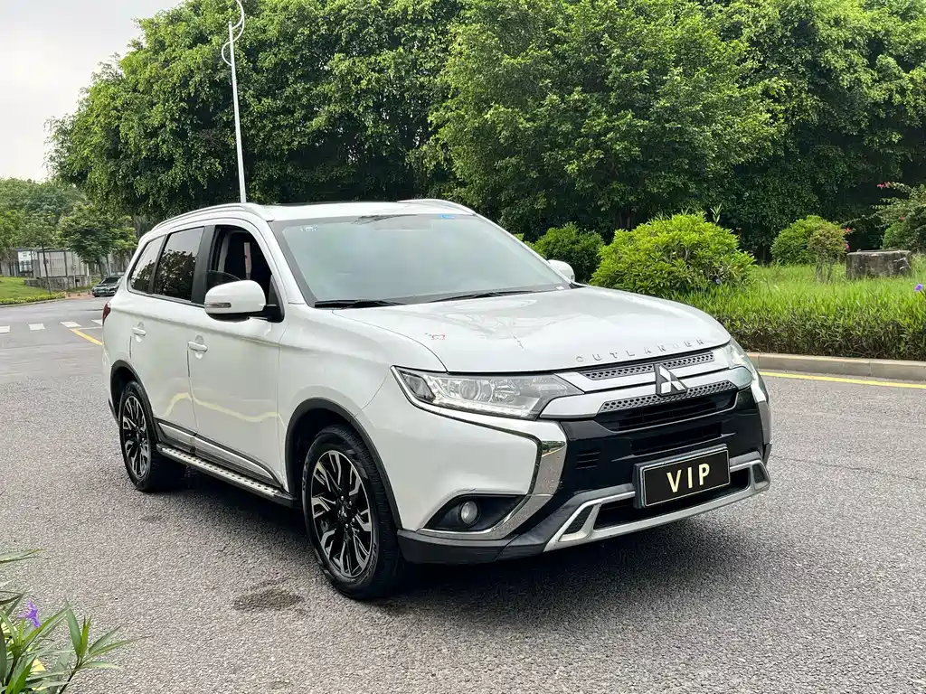Mitsubishi Outlander 2019 — фото 8