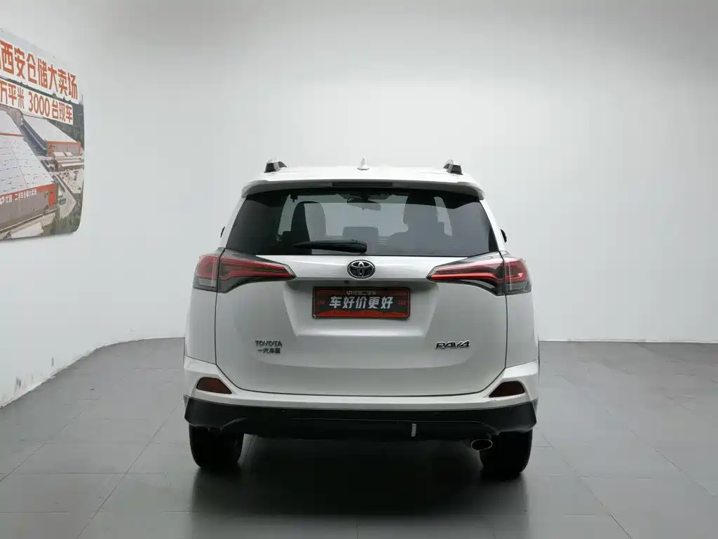 Toyota RAV4 2018 — фото 4