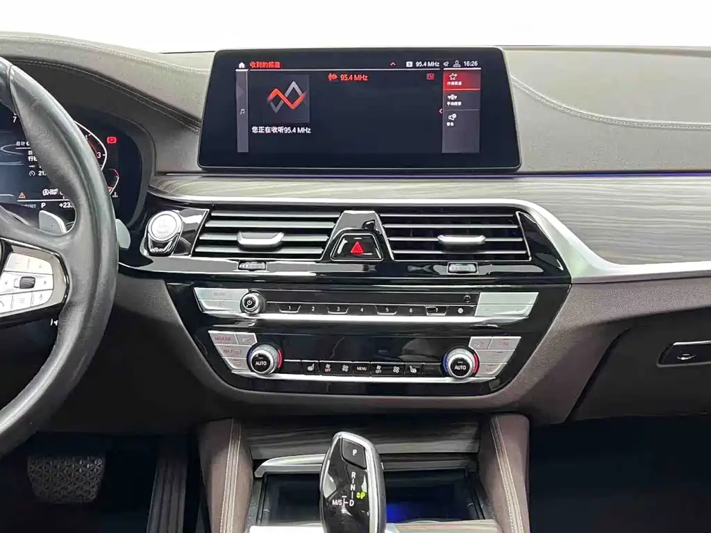 BMW 5 Series 2020 — фото 15