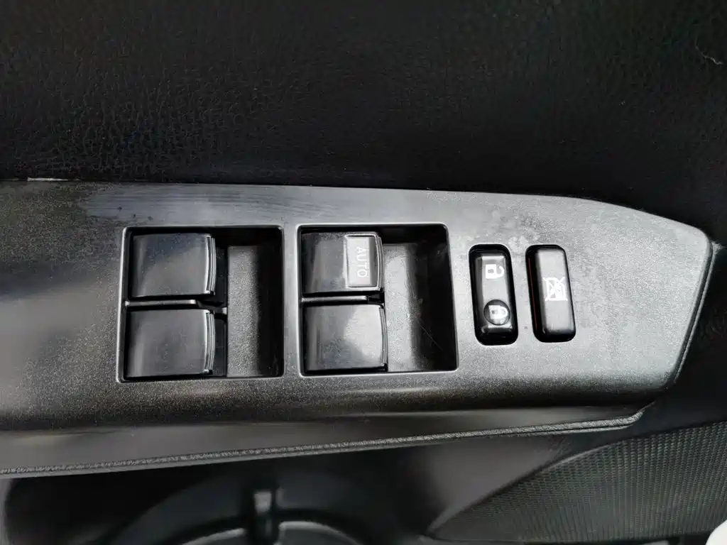 Toyota RAV4 2018 — фото 9