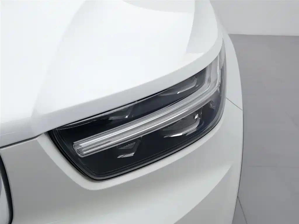 Volvo XC40 2020 — фото 7