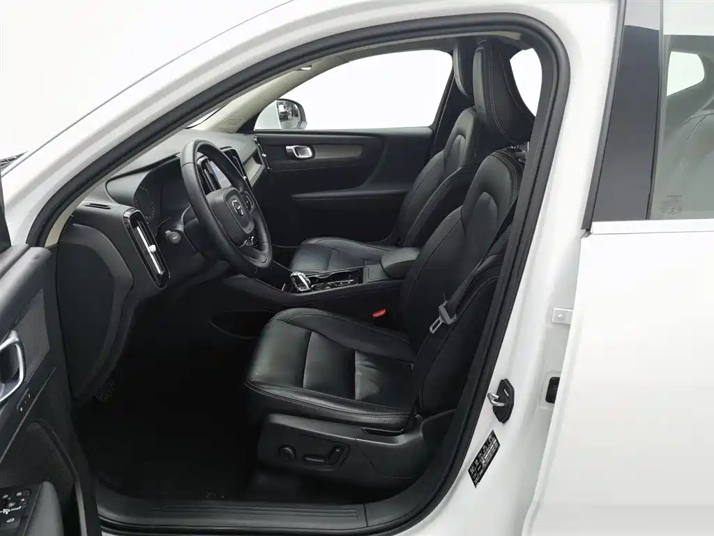 Volvo XC40 2020 — фото 10