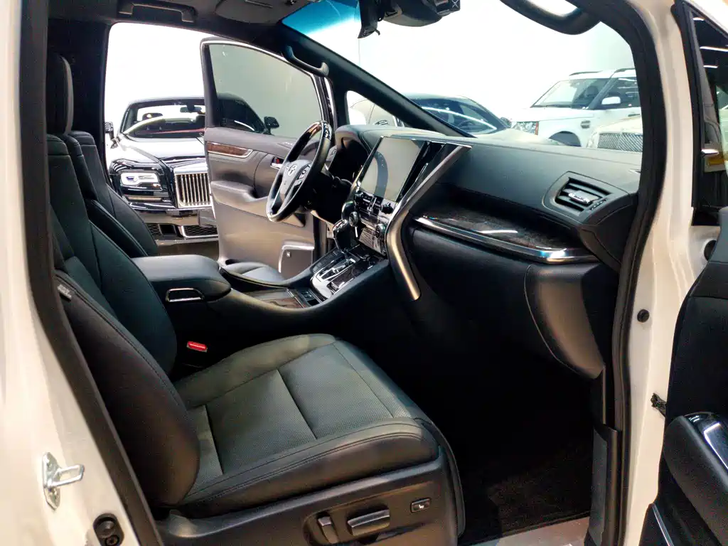 Toyota Vellfire 2021 — фото 7