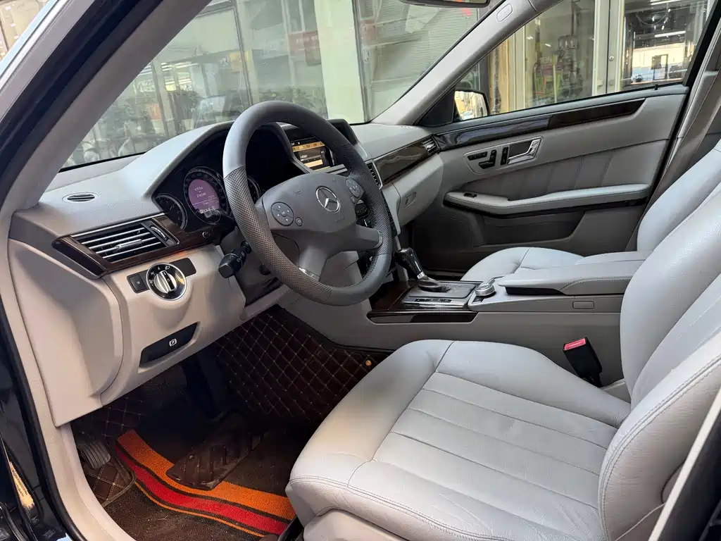 Mercedes-Benz E-Class 2010