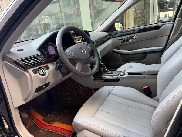 Mercedes-Benz E-Class 2010