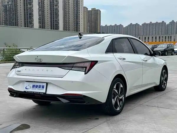 Hyundai Elantra 2023