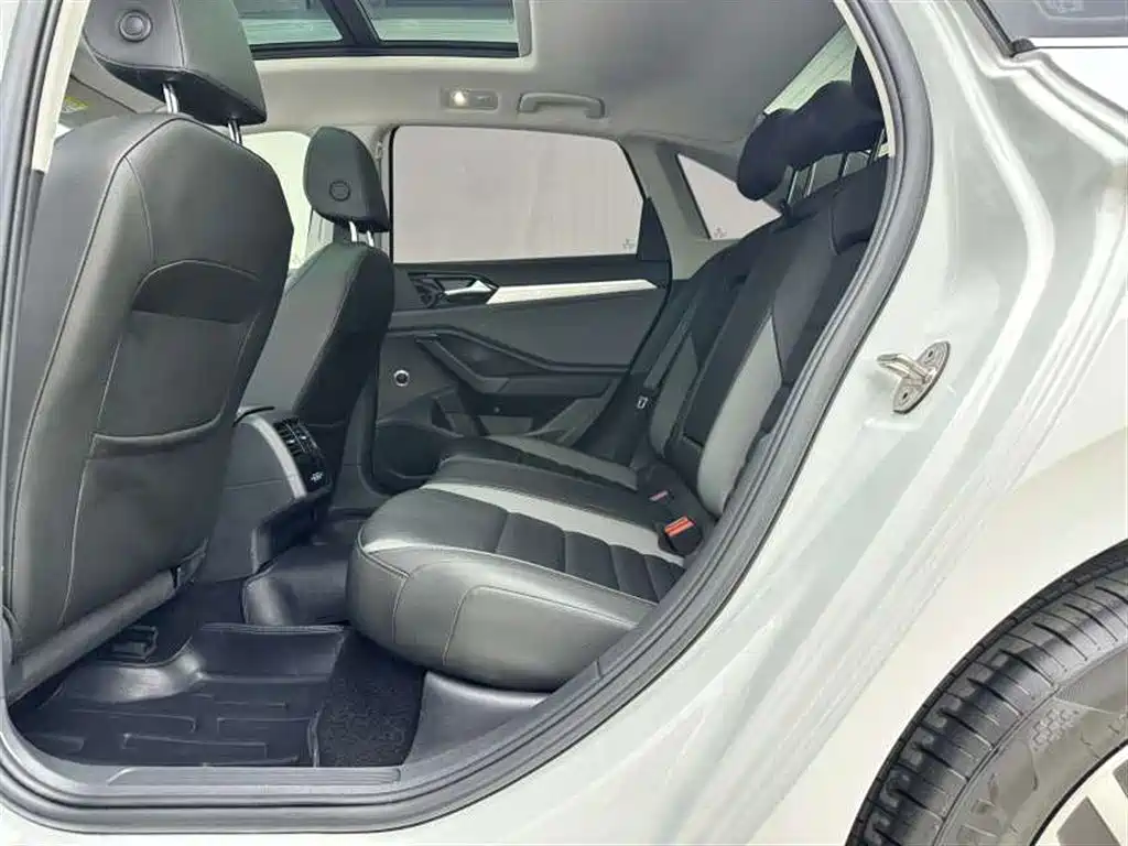 Volkswagen Sagitar 2022