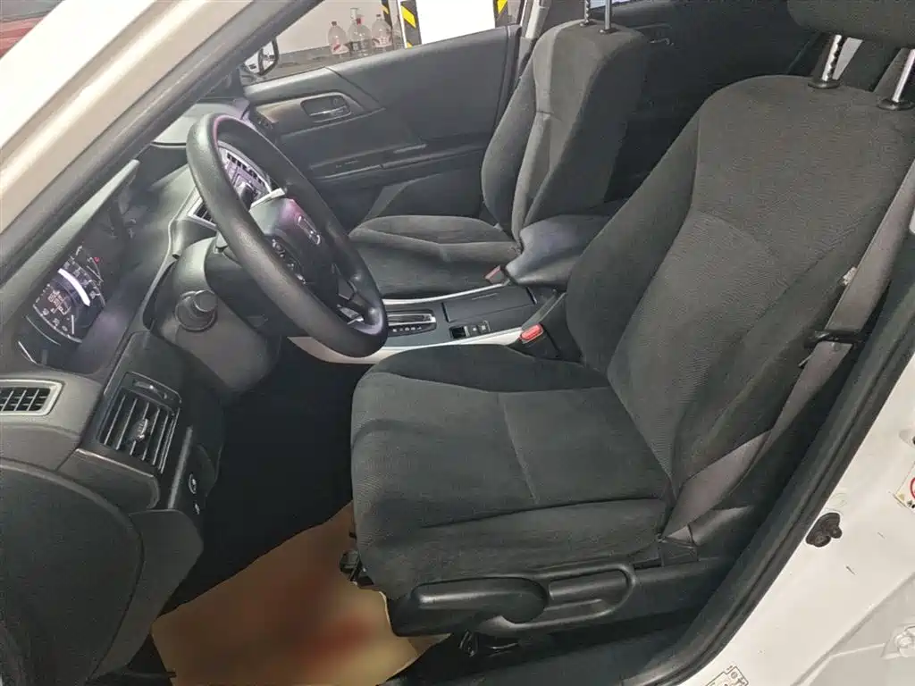 Honda Accord 2015 — фото 15