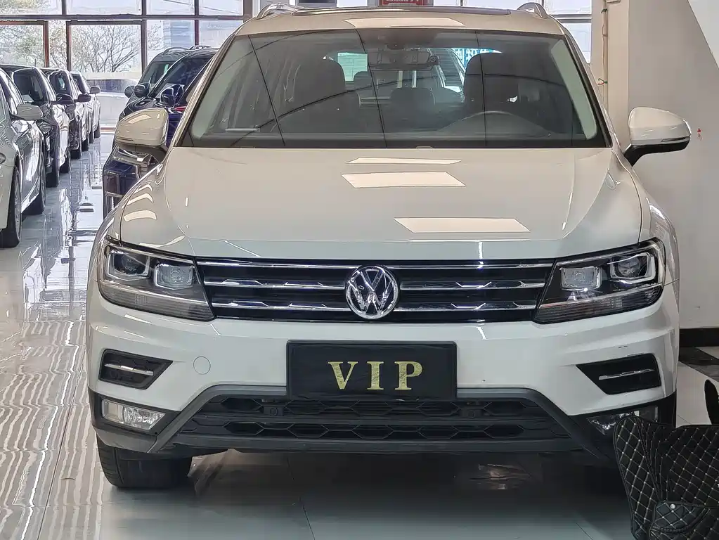 Volkswagen Tiguan L 2019 — фото 1