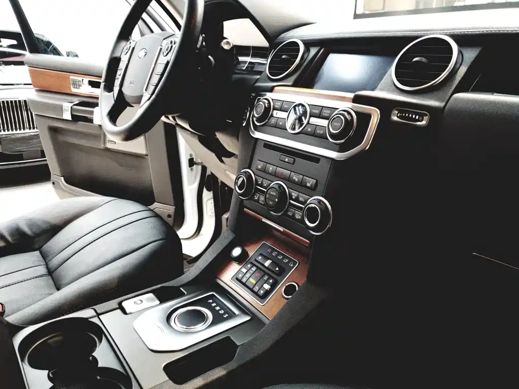 Land Rover Discovery 2013 — фото 13