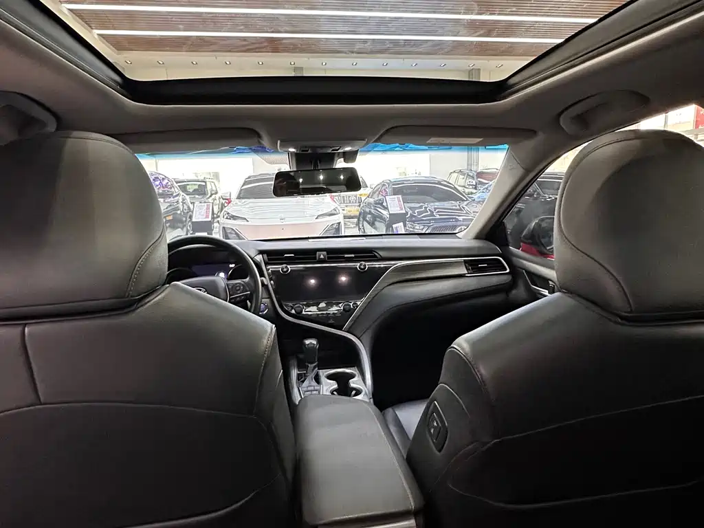 Toyota Camry 2020 — фото 10