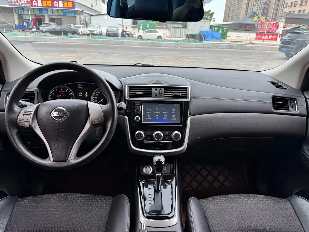 Nissan Tiida 2018 — фото 4