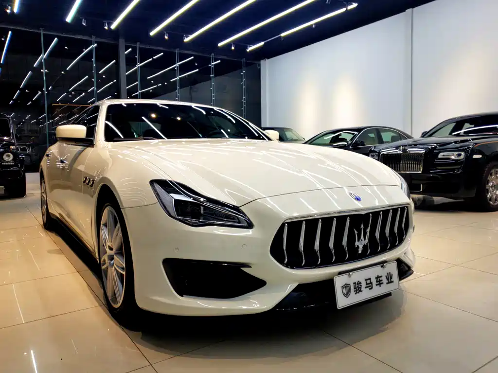 Maserati Quattroporte 2015 — фото 1