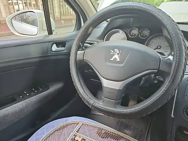 Peugeot 308 2016