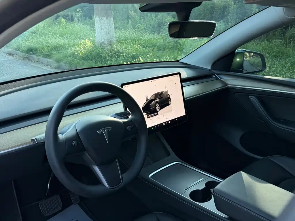 Tesla Model Y 2023 — фото 10