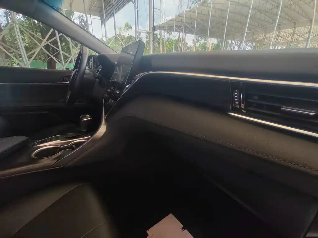 Toyota Camry 2021 — фото 12