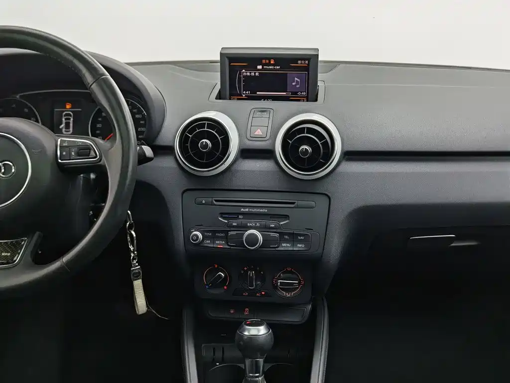 Audi A1 2013 — фото 12