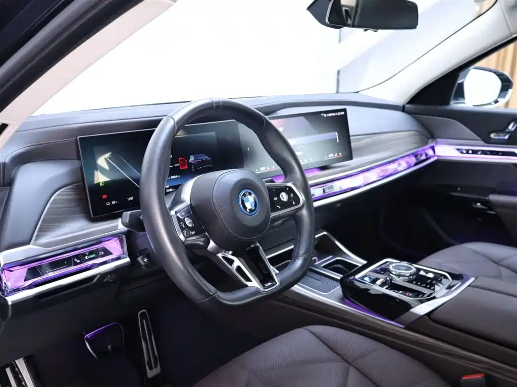 BMW i7 2023 — фото 11