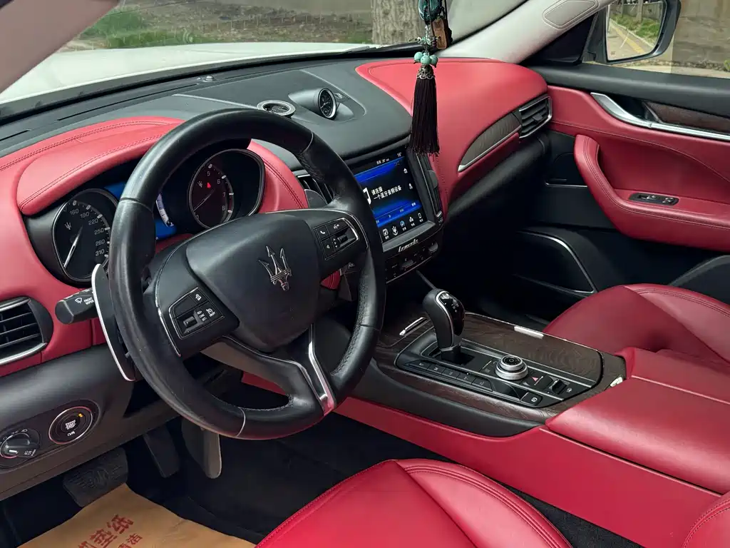 Maserati Levante 2017 — фото 23