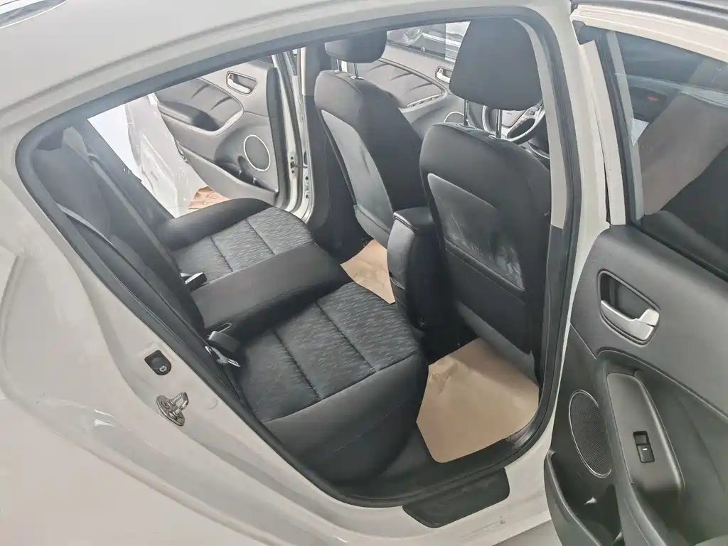 Kia K3 2014 — фото 12