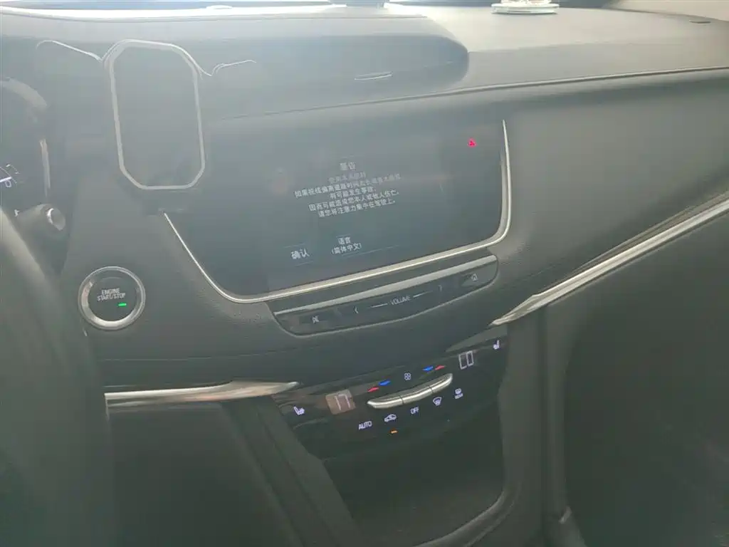 Cadillac XT5 2017 — фото 13