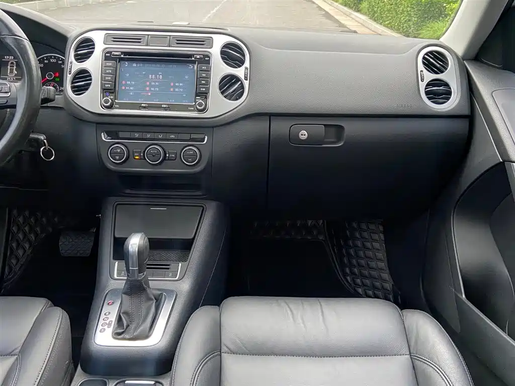 Volkswagen Tiguan 2015 — фото 11