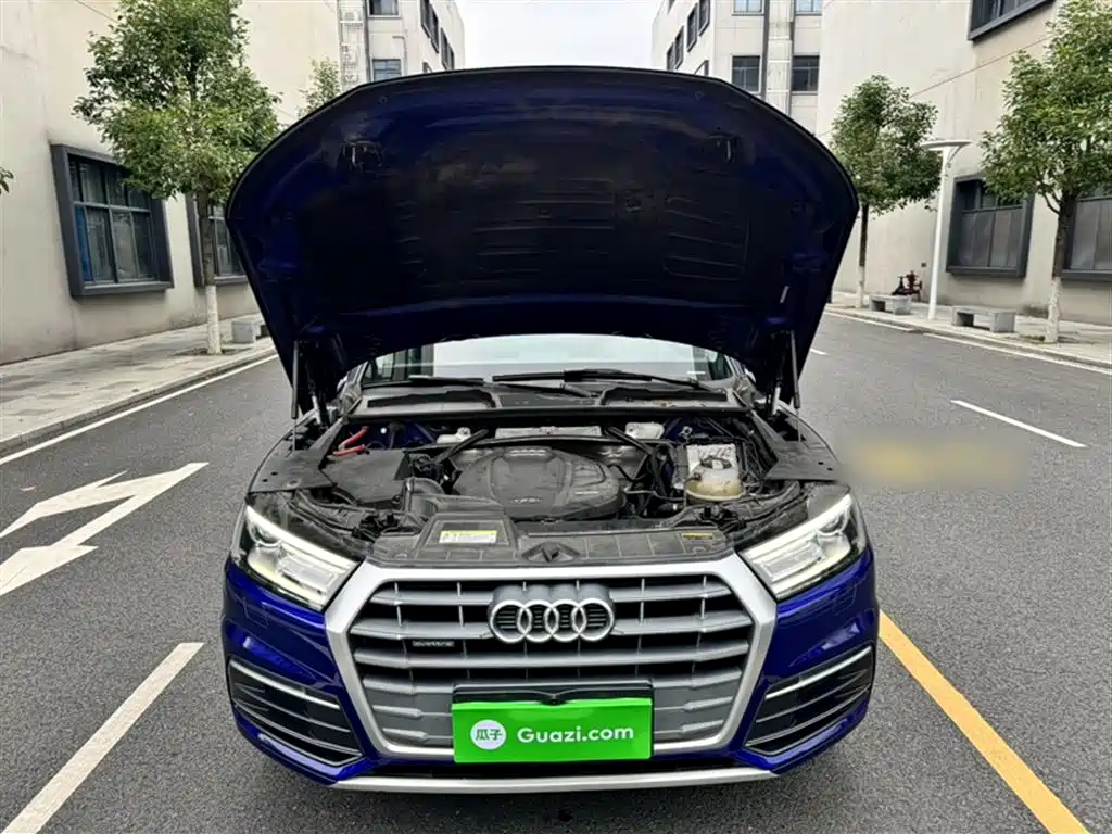 Audi Q5L 2020 — фото 18