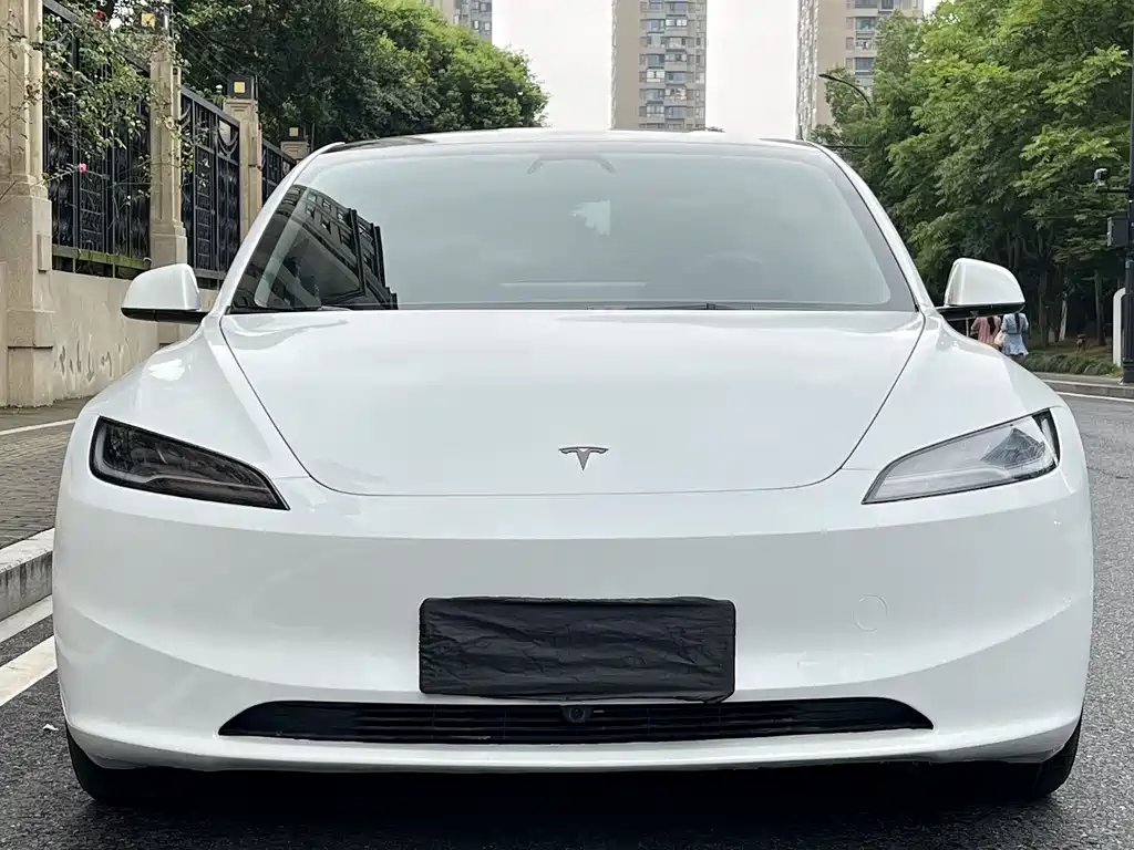 Tesla Model 3 2026 — фото 2