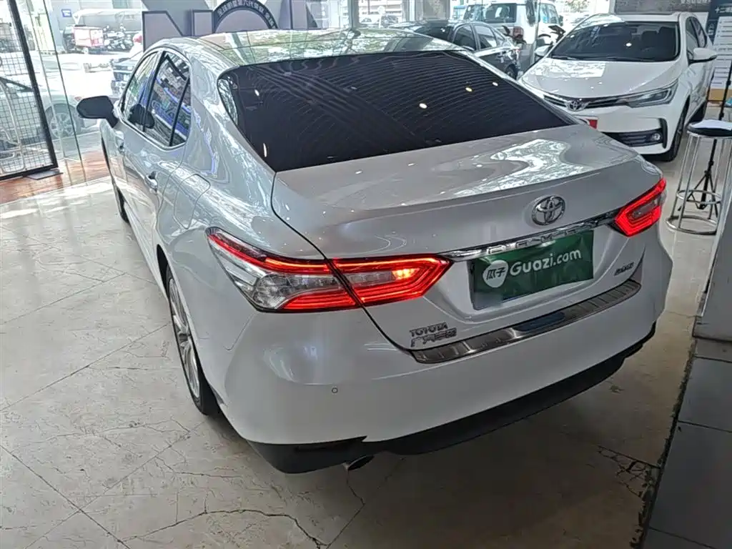 Toyota Camry 2019 — фото 5