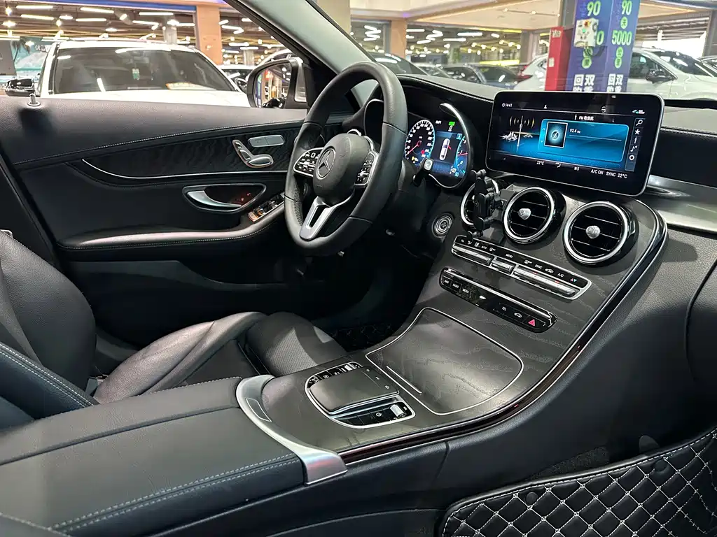 Mercedes-Benz C-Class 2019 — фото 19