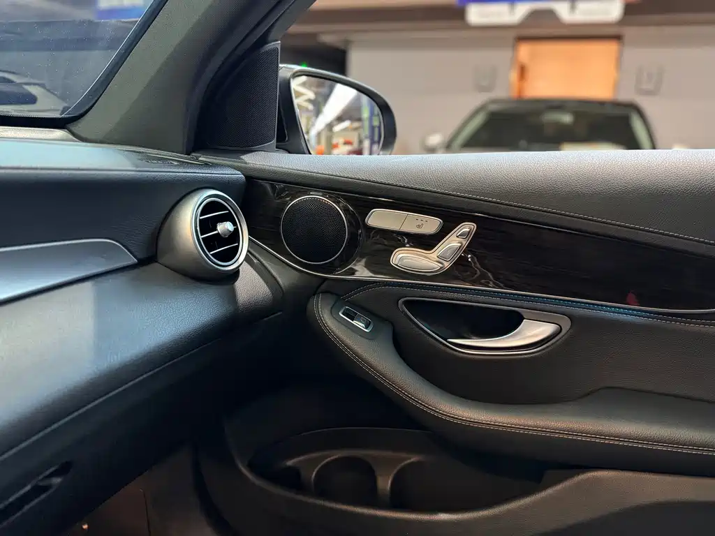 Mercedes-Benz GLC 2019 — фото 15