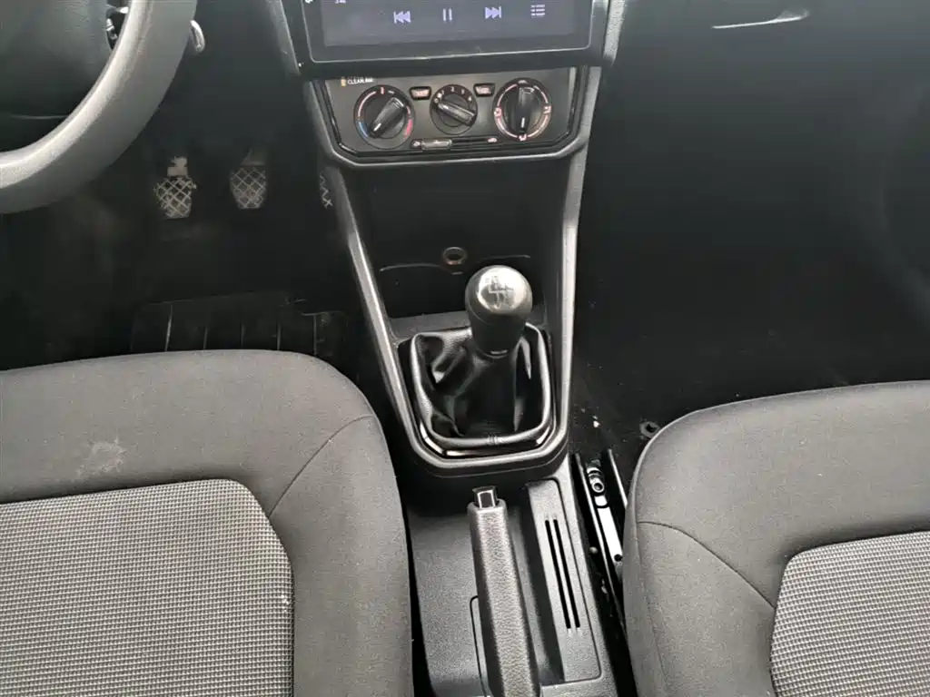 Volkswagen Jetta 2018 — фото 14