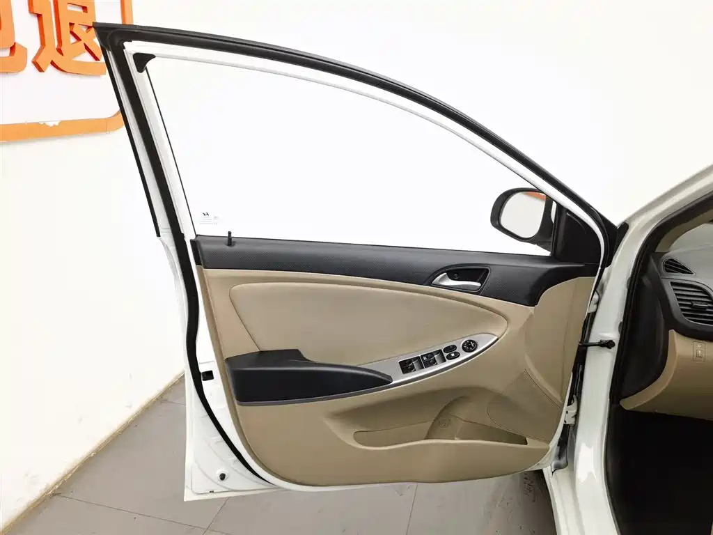 Hyundai Verna 2016 — фото 8