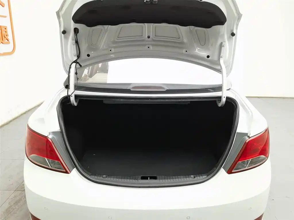 Hyundai Verna 2016 — фото 16